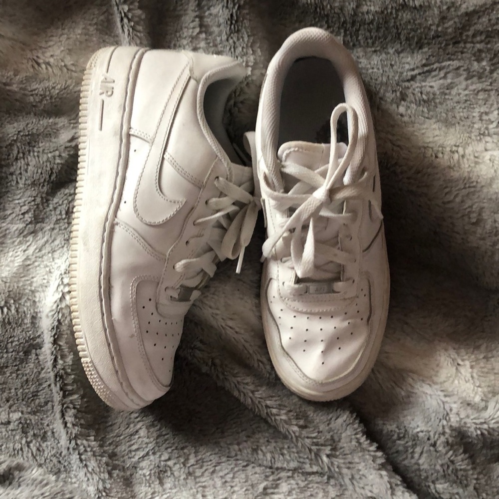 NIKE white Air Force 1 size 6Y / 7.5W